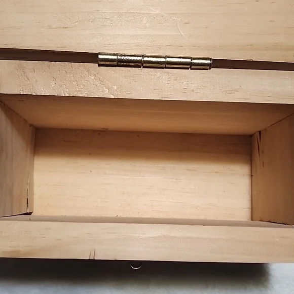 HANDMADE WOODEN BOX WITH  LID AND  LOCK - Picture 10 of 10